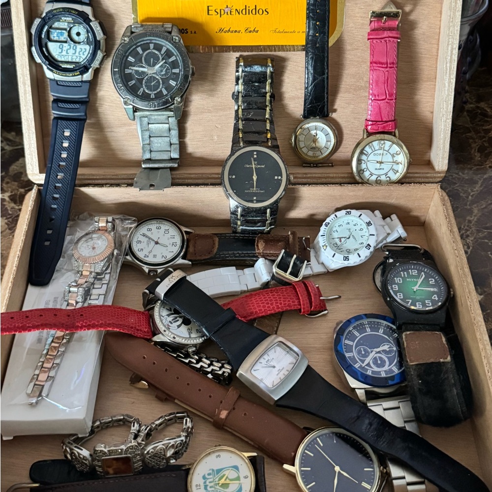 Watch Lot - Picture 1 of 10